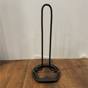 Black Horseshoe Paper Towel Holder